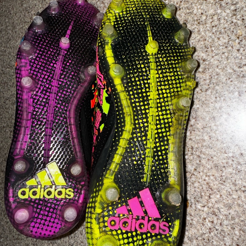 Youth football cleats. Adidas Size 4.